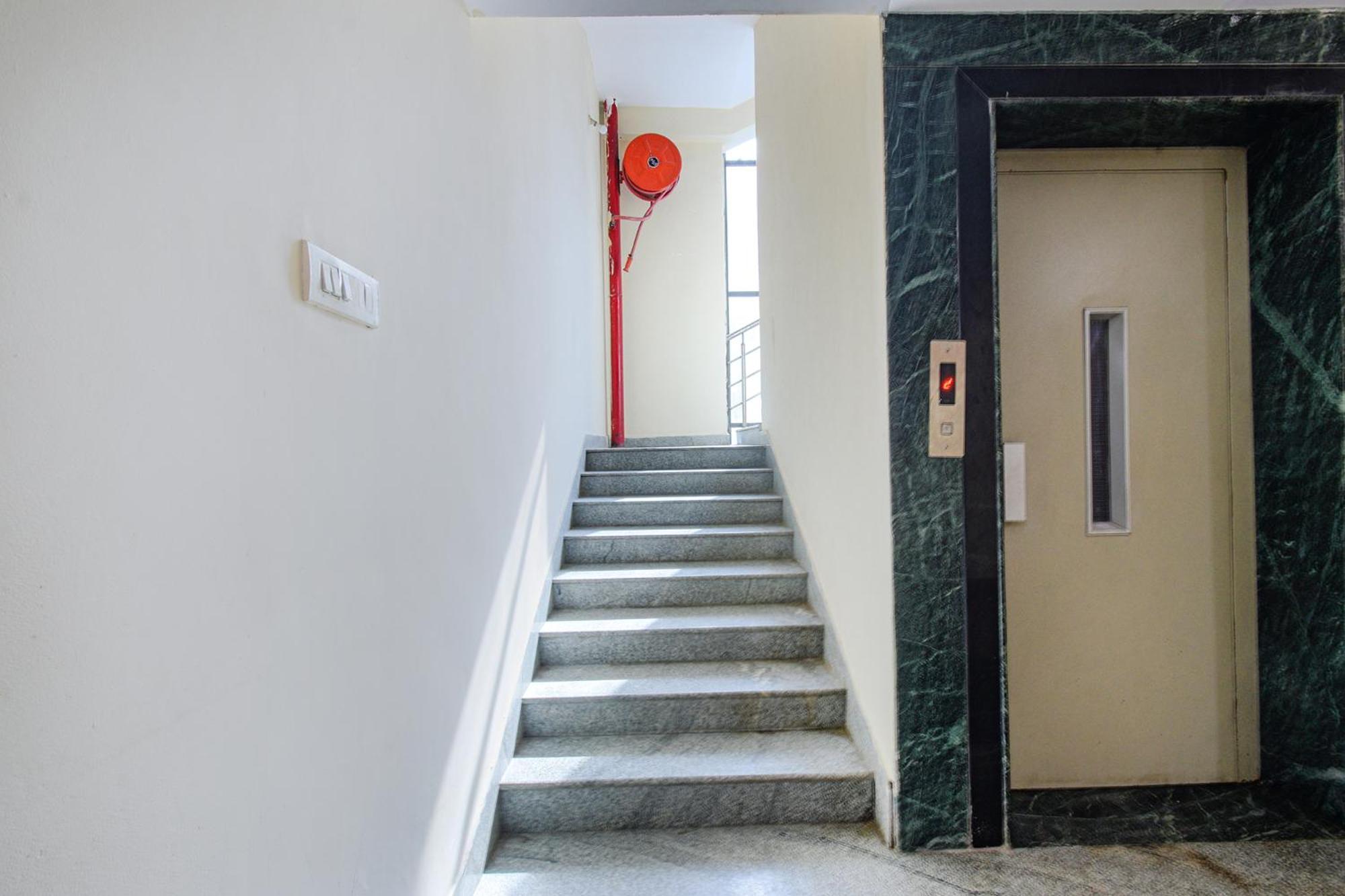 Fabhotel N Residency, Hitech City - 350M From Yashoda Hospital, Hitech City ไฮเดอราบัด ภายนอก รูปภาพ