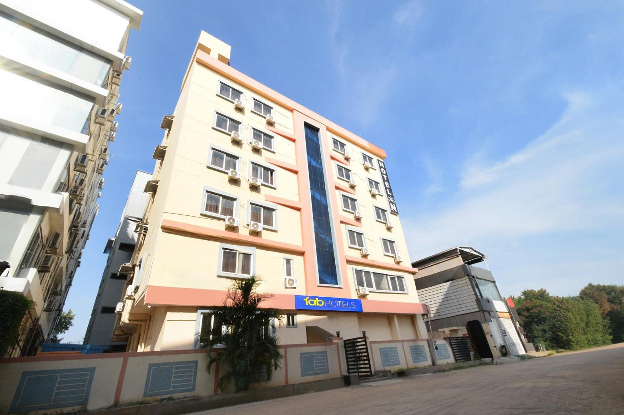 Fabhotel N Residency, Hitech City - 350M From Yashoda Hospital, Hitech City ไฮเดอราบัด ภายนอก รูปภาพ